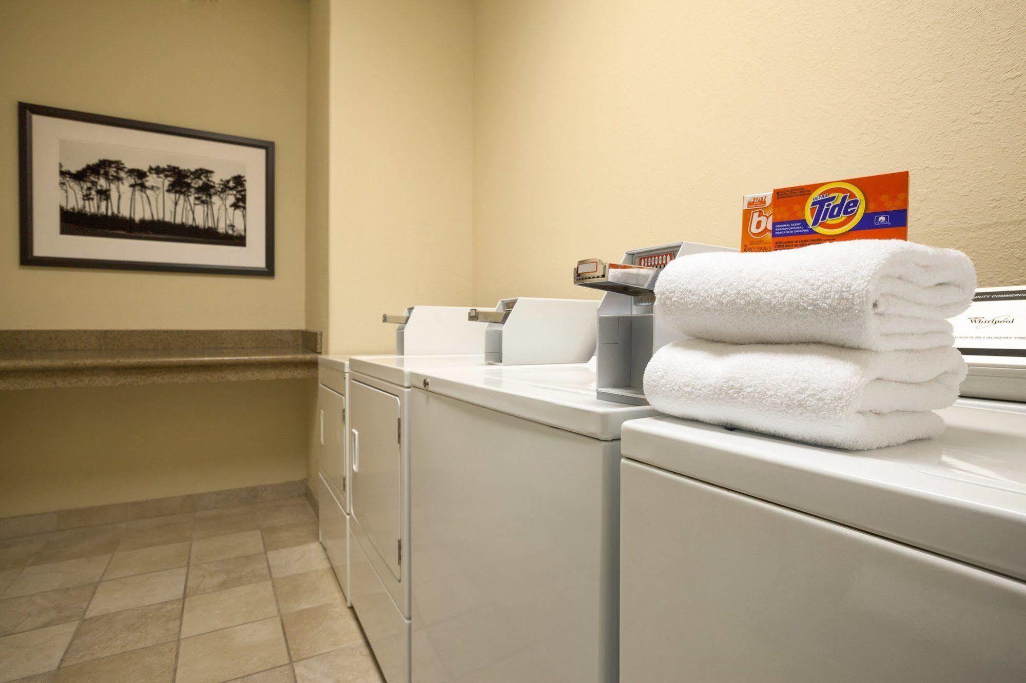 Country Inn & Suites By Radisson, Brockton Esterno foto